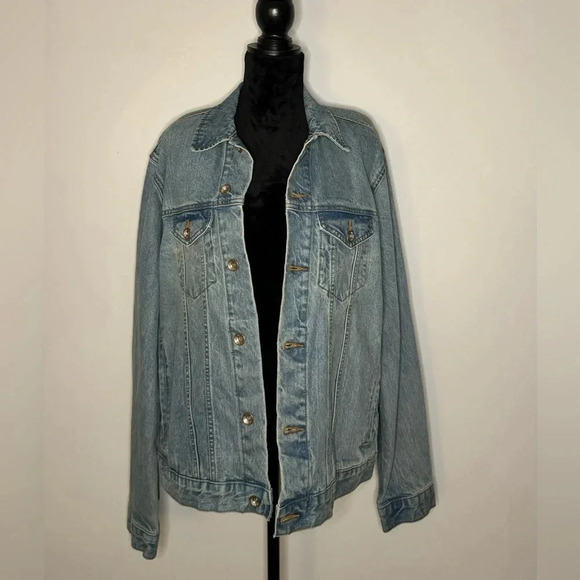 NWOT BDG Oversized Urban Outfitters Denim Trucker Jacket - Picture 1 of 16